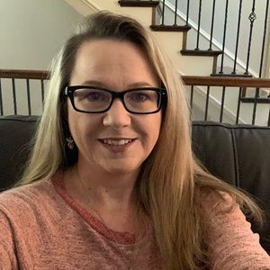 Meet your Posher, Elizabeth